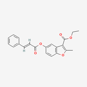 molecular formula C21H18O5 B2734442 乙酸乙酯 2-甲基-5-{[(2E)-3-苯基丙-2-烯酰氧]-1-苯并呋喃-3-羧酸酯 CAS No. 304643-47-8