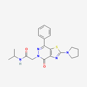 molecular formula C20H23N5O2S B2735834 N-异丙基-2-(4-氧代-7-苯基-2-(吡咯啉-1-基)噻唑并[4,5-d]嘧啶-5(4H)-基)乙酰胺 CAS No. 1105218-11-8