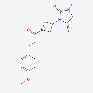 molecular formula C16H19N3O4 B2736552 3-(1-(3-(4-Methoxyphenyl)propanoyl)azetidin-3-yl)imidazolidine-2,4-dione CAS No. 2097904-15-7