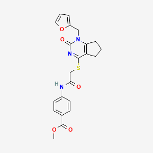 molecular formula C22H21N3O5S B2736837 甲酸甲酯4-[({[1-(2-呋喃基甲基)-2-氧代-2,5,6,7-四氢-1H-环戊嘧啶-4-基]硫醯基}乙酰)氨基]苯甲酸酯 CAS No. 946374-28-3
