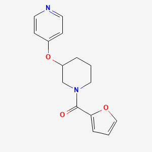 molecular formula C15H16N2O3 B2737041 呋喃-2-基(3-(吡啶-4-氧基)哌啶-1-基)甲酮 CAS No. 2034433-24-2