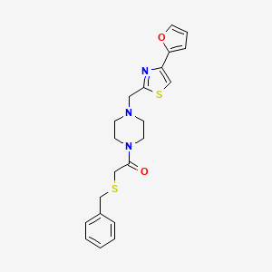 2-(Benzylthio)-1-(4-((4-(furan-2-yl)thiazol-2-yl)methyl)piperazin-1-yl)ethanone
