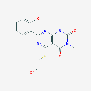 molecular formula C18H20N4O4S B2738335 5-(2-甲氧基乙基硫醚)-7-(2-甲氧基苯基)-1,3-二甲基嘧啶并[4,5-d]嘧啶-2,4-二酮 CAS No. 872838-27-2