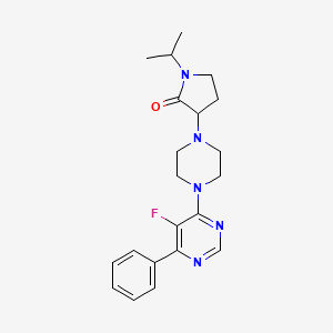 molecular formula C21H26FN5O B2739135 3-[4-(5-Fluoro-6-phenylpyrimidin-4-yl)piperazin-1-yl]-1-propan-2-ylpyrrolidin-2-one CAS No. 2379951-57-0