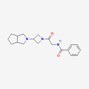 molecular formula C19H25N3O2 B2740426 N-[2-[3-(3,3a,4,5,6,6a-Hexahydro-1H-cyclopenta[c]pyrrol-2-yl)azetidin-1-yl]-2-oxoethyl]benzamide CAS No. 2415570-91-9