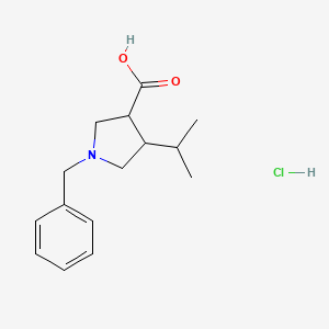 1-Benzyl-4-(propan-2-yl)pyrrolidine-3-carboxylic acid hydrochloride