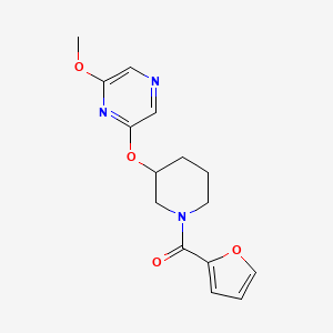 molecular formula C15H17N3O4 B2742380 呋喃-2-基(3-((6-甲氧吡嗪-2-基)氧基哌啶-1-基)甲酮 CAS No. 2034501-22-7