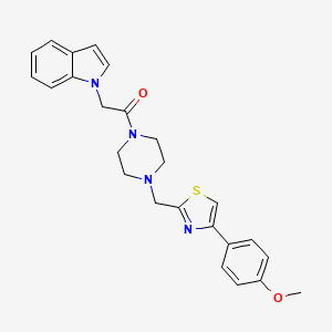 molecular formula C25H26N4O2S B2744114 2-(1H-吲哚-1-基)-1-(4-((4-(4-甲氧基苯基)噻唑-2-基)甲基)哌嗪-1-基)乙酮 CAS No. 1207046-71-6