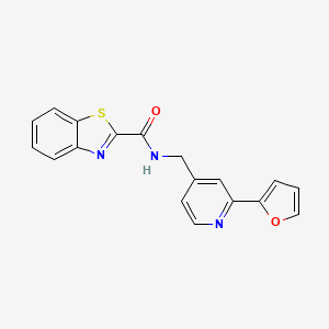 molecular formula C18H13N3O2S B2744406 N-((2-(furan-2-yl)pyridin-4-yl)methyl)benzo[d]thiazole-2-carboxamide CAS No. 2034271-97-9