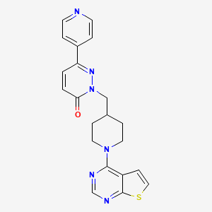 molecular formula C21H20N6OS B2744689 6-(Pyridin-4-yl)-2-[(1-{thieno[2,3-d]pyrimidin-4-yl}piperidin-4-yl)methyl]-2,3-dihydropyridazin-3-one CAS No. 2097922-12-6