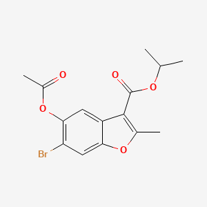 molecular formula C15H15BrO5 B2744692 Isopropyl 5-(acetyloxy)-6-bromo-2-methyl-1-benzofuran-3-carboxylate CAS No. 308295-35-4