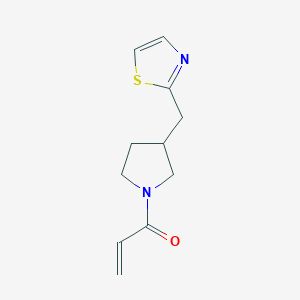 molecular formula C11H14N2OS B2744749 1-{3-[(1,3-thiazol-2-yl)methyl]pyrrolidin-1-yl}prop-2-en-1-one CAS No. 2361639-83-8