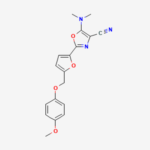 molecular formula C18H17N3O4 B2746018 5-(二甲胺基)-2-(5-((4-甲氧基苯氧)甲基)呋喃-2-基)噁唑-4-碳腈 CAS No. 946309-32-6