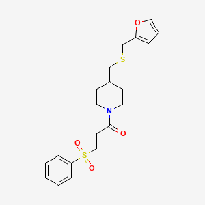 molecular formula C20H25NO4S2 B2746306 1-(4-(((呋喃-2-基甲硫基)甲基)哌啶-1-基)-3-(苯基磺酰)丙酮 CAS No. 1396859-46-3
