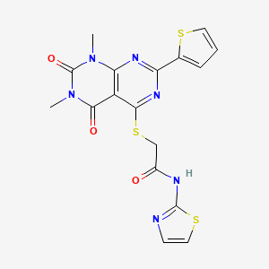molecular formula C17H14N6O3S3 B2746437 2-((6,8-二甲基-5,7-二氧代-2-(噻吩-2-基)-5,6,7,8-四氢嘧啶并[4,5-d]嘧啶-4-基)硫代)-N-(噻唑-2-基)乙酰胺 CAS No. 847192-03-4