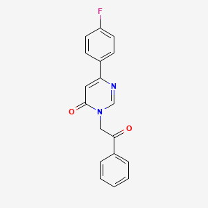 molecular formula C18H13FN2O2 B2746854 6-(4-fluorophenyl)-3-(2-oxo-2-phenylethyl)pyrimidin-4(3H)-one CAS No. 1207028-93-0