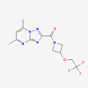 molecular formula C13H14F3N5O2 B2747731 (5,7-二甲基-[1,2,4]三唑并[1,5-a]嘧啶-2-基)(3-(2,2,2-三氟乙氧基)氮杂环丁烷-1-基)甲酮 CAS No. 2034339-32-5