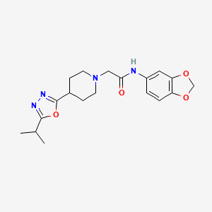 N-(benzo[d][1,3]dioxol-5-yl)-2-(4-(5-isopropyl-1,3,4-oxadiazol-2-yl)piperidin-1-yl)acetamide