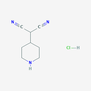 molecular formula C8H12ClN3 B2748871 2-哌啶-4-基丙二腈；盐酸盐 CAS No. 2247102-51-6