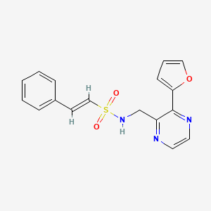 molecular formula C17H15N3O3S B2748971 (E)-N-((3-(呋喃-2-基)吡嗪-2-基)甲基)-2-苯乙烯磺酰胺 CAS No. 2035021-66-8