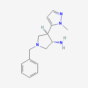 molecular formula C15H20N4 B2751343 (3S,4R)-1-Benzyl-4-(2-methylpyrazol-3-yl)pyrrolidin-3-amine CAS No. 2227716-59-6