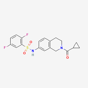 molecular formula C19H18F2N2O3S B2754213 N-(2-(环丙烷甲酰)-1,2,3,4-四氢异喹啉-7-基)-2,5-二氟苯磺酰胺 CAS No. 955713-22-1
