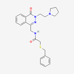 2-(benzylthio)-N-((4-oxo-3-(2-(pyrrolidin-1-yl)ethyl)-3,4-dihydrophthalazin-1-yl)methyl)acetamide