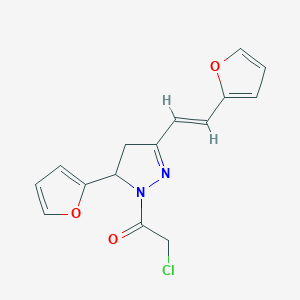 molecular formula C15H13ClN2O3 B2755692 2-chloro-1-[5-(furan-2-yl)-3-[(E)-2-(furan-2-yl)ethenyl]-4,5-dihydro-1H-pyrazol-1-yl]ethan-1-one CAS No. 877964-07-3