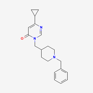 molecular formula C20H25N3O B2758438 3-[(1-Benzylpiperidin-4-yl)methyl]-6-cyclopropyl-3,4-dihydropyrimidin-4-one CAS No. 2189434-48-6