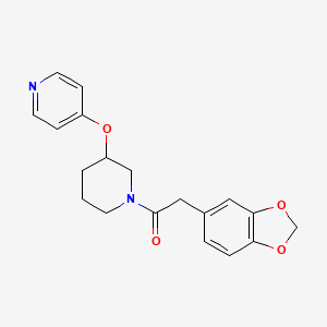 molecular formula C19H20N2O4 B2760834 2-(苯并[d][1,3]二噁英-5-基)-1-(3-(吡啶-4-氧基)哌啶-1-基)乙酮 CAS No. 2034275-66-4
