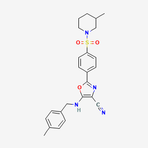 molecular formula C24H26N4O3S B2761354 5-((4-Methylbenzyl)amino)-2-(4-((3-methylpiperidin-1-yl)sulfonyl)phenyl)oxazole-4-carbonitrile CAS No. 941248-44-8