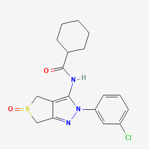 B2761751 N-[2-(3-chlorophenyl)-5-oxo-4,6-dihydrothieno[3,4-c]pyrazol-3-yl]cyclohexanecarboxamide CAS No. 958711-63-2