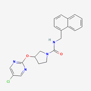 molecular formula C20H19ClN4O2 B2762970 3-((5-氯嘧啶-2-基氧基)-N-(萘-1-基甲基)吡咯啉-1-甲酸酯 CAS No. 2034428-93-6