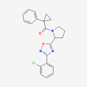 molecular formula C22H20ClN3O2 B2764389 3-(2-Chlorophenyl)-5-{1-[(1-phenylcyclopropyl)carbonyl]pyrrolidin-2-yl}-1,2,4-oxadiazole CAS No. 1791407-52-7