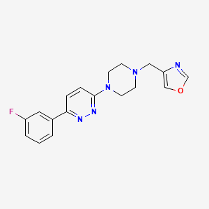 molecular formula C18H18FN5O B2765001 4-[[4-[6-(3-Fluorophenyl)pyridazin-3-yl]piperazin-1-yl]methyl]-1,3-oxazole CAS No. 2380175-19-7