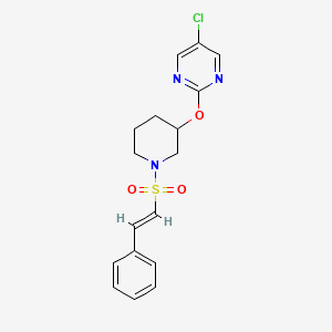 molecular formula C17H18ClN3O3S B2766111 (E)-5-氯-2-((1-(苯乙烯基磺酰基)哌啶-3-基)氧基)嘧啶 CAS No. 2034997-01-6