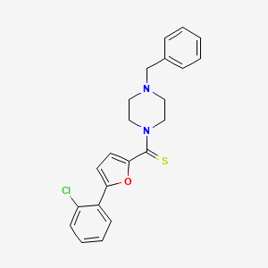 molecular formula C22H21ClN2OS B2767066 (4-Benzylpiperazin-1-yl)(5-(2-chlorophenyl)furan-2-yl)methanethione CAS No. 941943-05-1