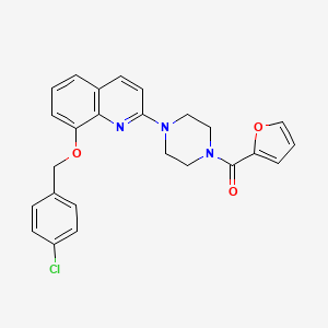 molecular formula C25H22ClN3O3 B2768395 (4-(8-((4-氯苯甲基)氧基)喹啉-2-基)哌嗪-1-基)(呋喃-2-基)甲酮 CAS No. 941989-99-7