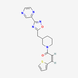 (Z)-1-(3-((3-(pyrazin-2-yl)-1,2,4-oxadiazol-5-yl)methyl)piperidin-1-yl)-3-(thiophen-2-yl)prop-2-en-1-one