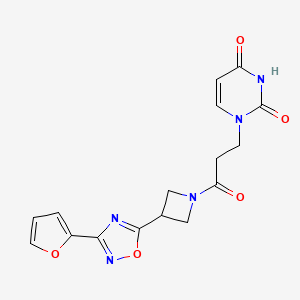 molecular formula C16H15N5O5 B2768892 1-(3-(3-(3-(furan-2-yl)-1,2,4-oxadiazol-5-yl)azetidin-1-yl)-3-oxopropyl)pyrimidine-2,4(1H,3H)-dione CAS No. 1428360-34-2