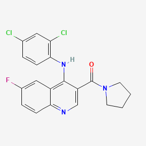 (4-((2,4-Dichlorophenyl)amino)-6-fluoroquinolin-3-yl)(pyrrolidin-1-yl)methanone