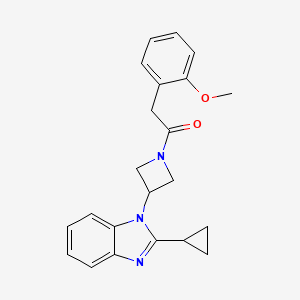 molecular formula C22H23N3O2 B2770986 1-[3-(2-Cyclopropylbenzimidazol-1-yl)azetidin-1-yl]-2-(2-methoxyphenyl)ethanone CAS No. 2380069-33-8