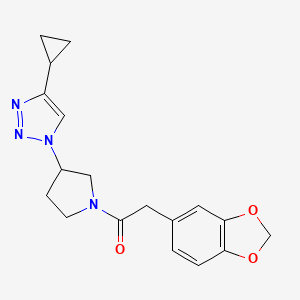 molecular formula C18H20N4O3 B2772249 2-(benzo[d][1,3]dioxol-5-yl)-1-(3-(4-cyclopropyl-1H-1,2,3-triazol-1-yl)pyrrolidin-1-yl)ethanone CAS No. 2034457-83-3