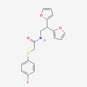 molecular formula C18H16FNO3S B2773030 N-(2,2-二(呋喃-2-基)乙基)-2-((4-氟苯基)硫)乙酰胺 CAS No. 2191267-00-0