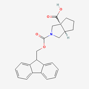(3Ar,6aR)-2-(9H-fluoren-9-ylmethoxycarbonyl)-1,3,4,5,6,6a-hexahydrocyclopenta[c]pyrrole-3a-carboxylic acid