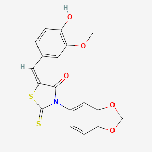 molecular formula C18H13NO5S2 B2773736 (E)-3-(苯并[d][1,3]二噁唑-5-基)-5-(4-羟基-3-甲氧基苯甲亚甲基)-2-硫代噻唑烷-4-酮 CAS No. 638137-47-0