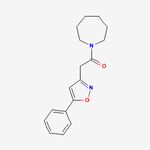 molecular formula C17H20N2O2 B2774626 1-(Azepan-1-yl)-2-(5-phenylisoxazol-3-yl)ethanone CAS No. 953195-31-8