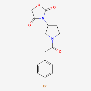 molecular formula C15H15BrN2O4 B2776261 3-(1-(2-(4-溴苯基)乙酰)吡咯烷-3-基)噁唑烷-2,4-二酮 CAS No. 2034241-00-2
