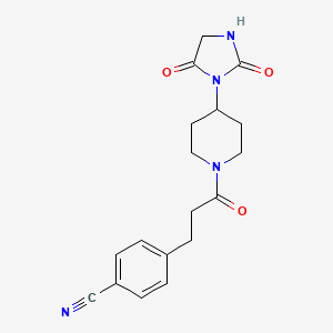 molecular formula C18H20N4O3 B2776277 4-(3-(4-(2,5-Dioxoimidazolidin-1-yl)piperidin-1-yl)-3-oxopropyl)benzonitrile CAS No. 2034427-74-0