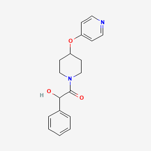molecular formula C18H20N2O3 B2776484 2-羟基-2-苯基-1-(4-(吡啶-4-氧基)哌啶-1-基)乙酮 CAS No. 2034314-63-9
